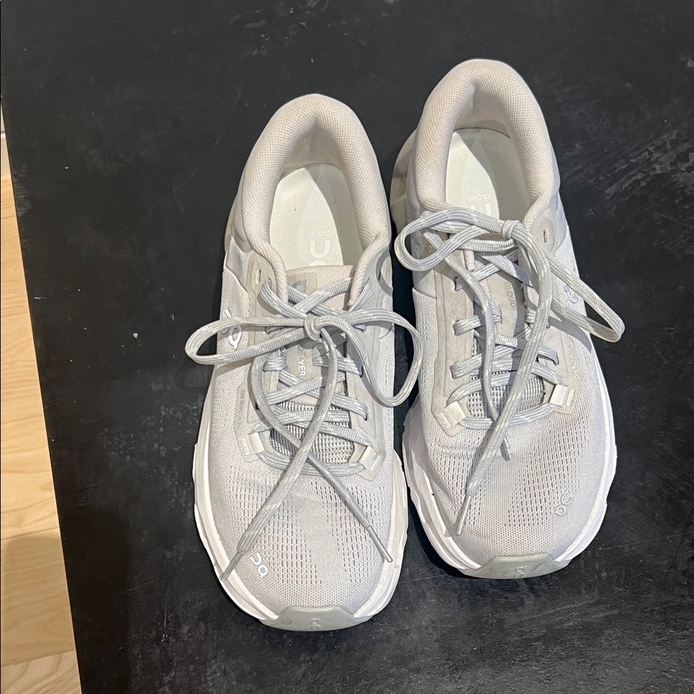 Women's on cloud flyer
